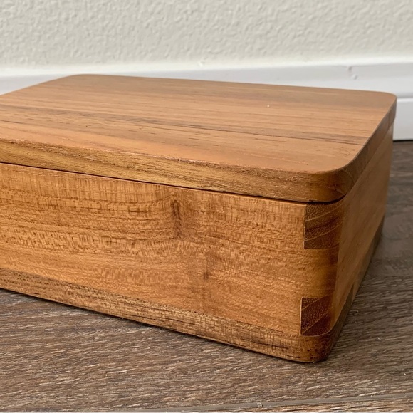 Wooden box - Picture 1 of 12